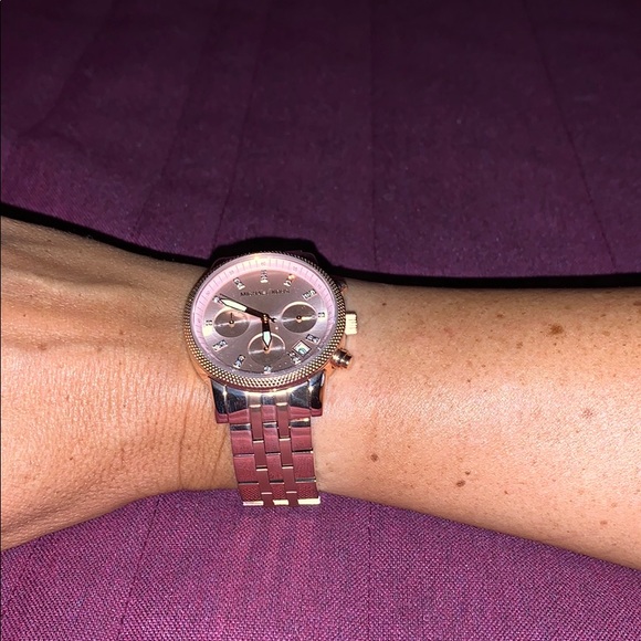 Michael Kors Rose Gold Color Watch - Picture 2 of 8